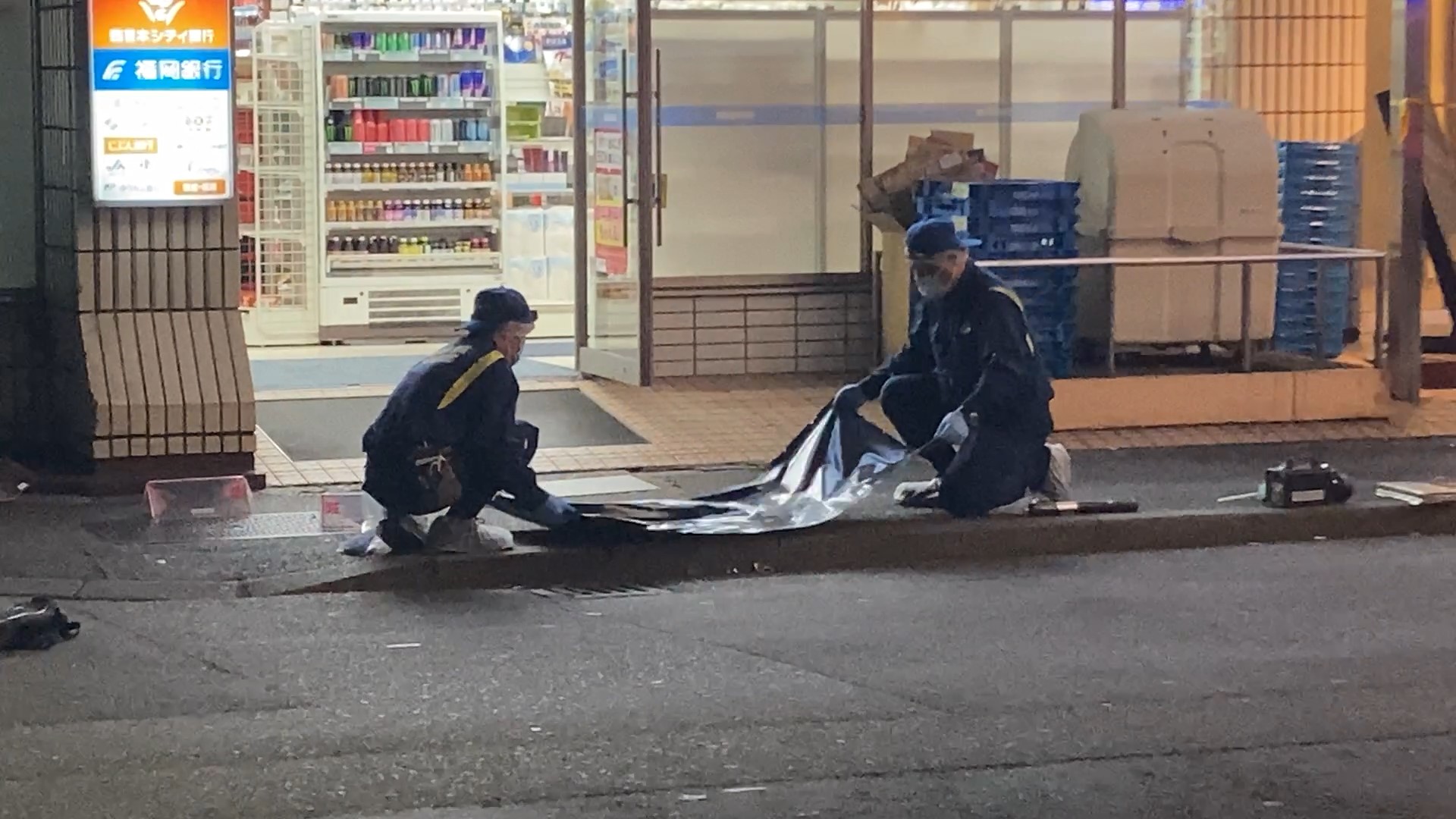 JR博多駅近くで男性が“刃物”で切り付けられたか　犯人逃走し警察が捜査　男性は病院に搬送　福岡市